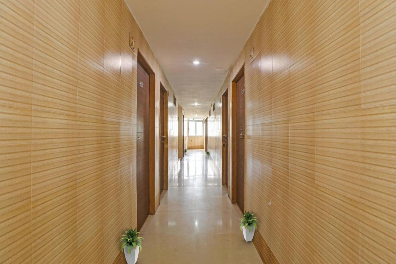Oyo Flagship 80463 Hotel Mini Palace Vadódara Exteriér fotografie
